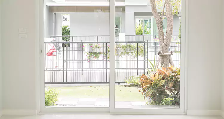 Balcony Screen Door Repair in Southchase, FL