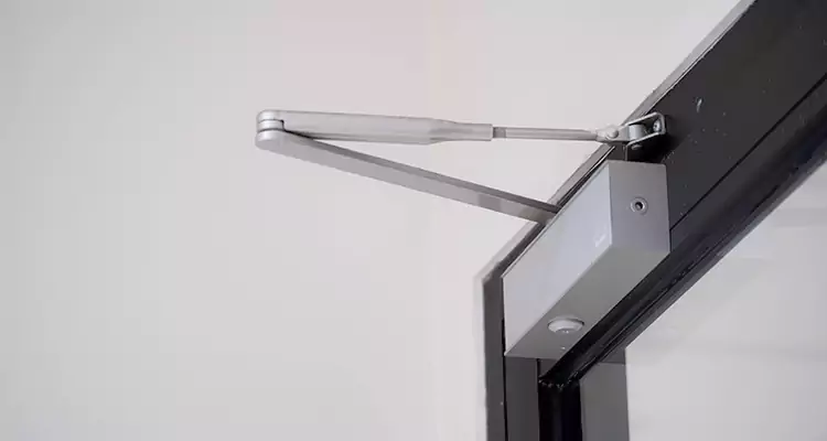 Screen Door Closer Repair in Southchase, FL