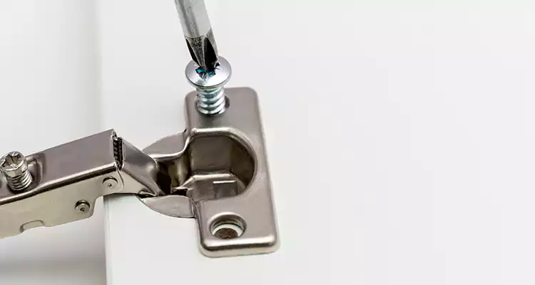 Screen Door Hinge Repair in Southchase, FL