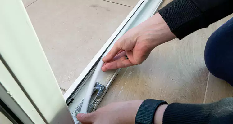 Garage Door Off Track Repair in Southchase, FL