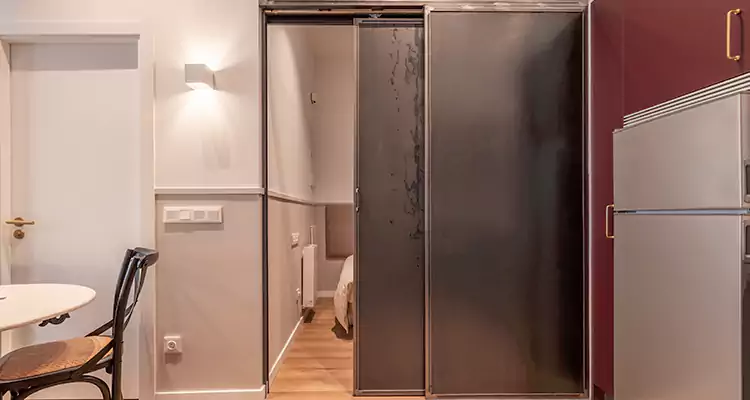 We Fix Closet Sliding Door in Southchase, FL 