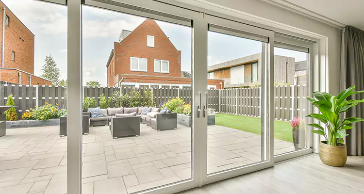 Best Sliding Screen Door Replacement Company in Southchase, FL