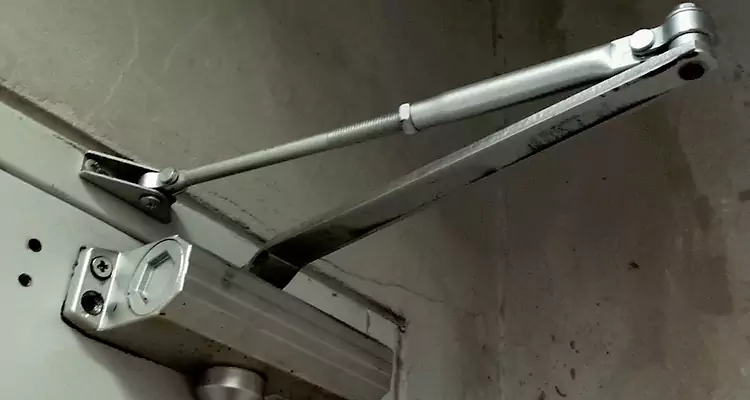 Door Closer Oil Leak Repair in Southchase, FL