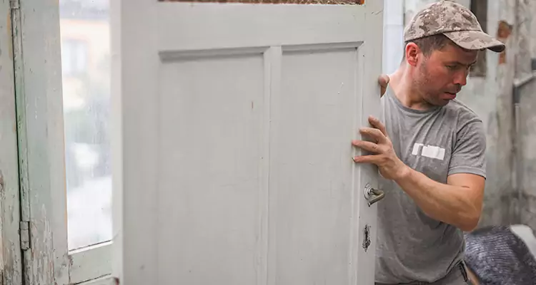 Home Front Door Replacement in Southchase, FL