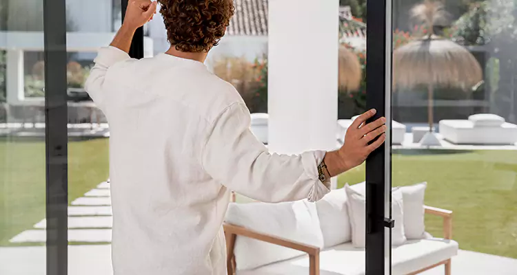 Sliding Screen Door Maintenance for Closing Issues in Southchase, FL