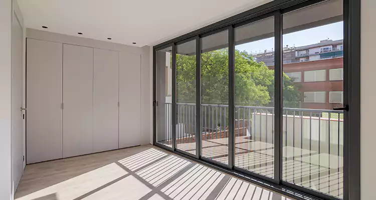 Fix Sliding Screen Door Track in Southchase, FL